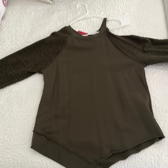 Evereve, olive green, asymmetrical, shoulder, cut out top - Picture 1 of 7